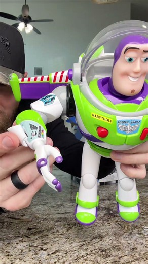 This buzz lightyear toy is so freaking sweet… #toy #toys #buzzlightyear #tiktokshopblackfriday