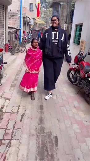 Public Reactions to Tall Girls in Everyday Situations