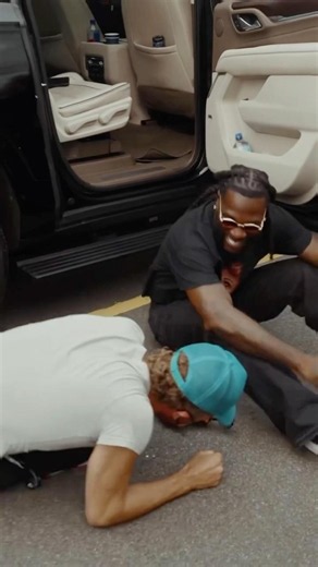 Coldplay pay respect to Burnaboy has he said Burnaboy is bigger than him in music 🥺😭