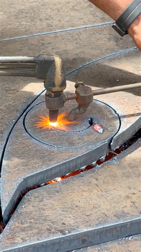 Impressive torch cutting process 🔥#torch#welding#steadyhands#craftsmanship