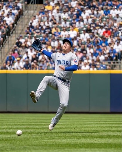 Pete Crow Armstrong fielding BLOOPER! LOL! Karma!