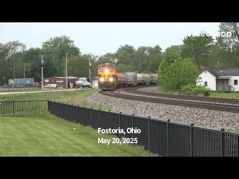 How awesome, KCS power on this train on NS railway line. Lead and DPU .