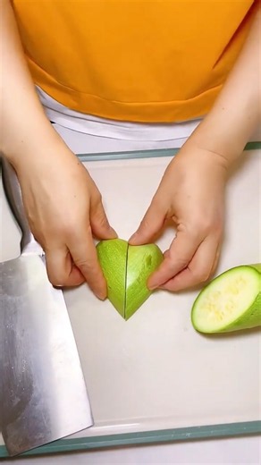 ZUCCHINI CUTTING looks unbelievably perfect! 🥒🔪😮 #gardening #farming #harvest #vegetable #cutting
