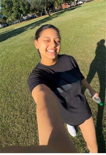 Things I’ve changed in my daily routine for the last stretch 📆: Prepping for the next day - making enough food to last for 2/3 days, prepping breakfast for the next morning, planning out content ahead, cleaning at night for the next morning etc. This has helped me so much to have slow mornings knowing that my day is set and I don’t have to think of anything, I now tend to have more energy at night than the mornings so I like to take my mornings super slow where I used to leave everything for th