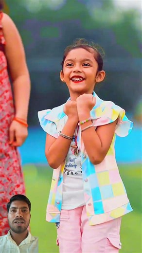 Introducing the "VitaWear SmartBand," a next-generation wearable gadget🎉