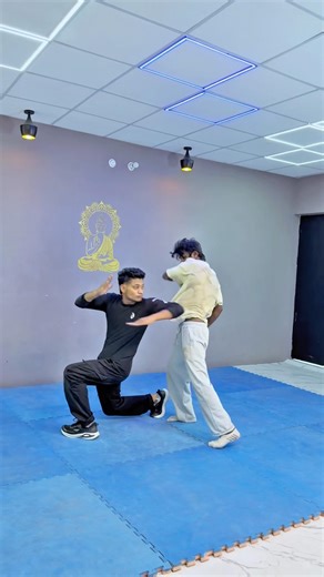 Smart Self-Defence Techniques | Learn Safe Movement & Timing⚡️#selfdefence #uk #usayoutube #shorts