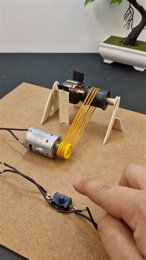 Belt-driven generator | #dcmotor #techexperiments #beltdrive #tech #expermient