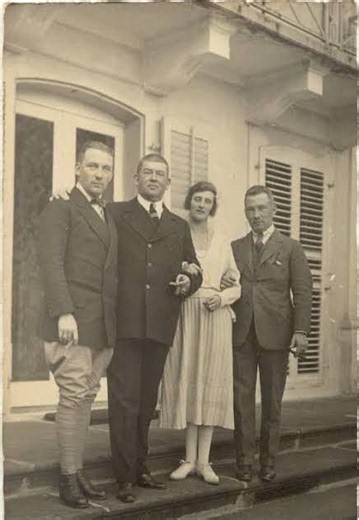 D. Augusta Vitória com o pai e os irmãos