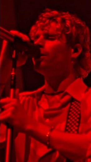 1 BILLION STREAMS on Spotify for Teeth!! Thank you always for listening 🖤