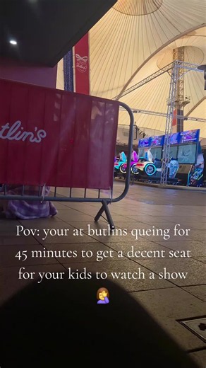 Butlins queue 45 minutes for kids' show — how to get better seats