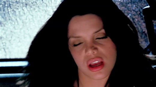 The crash scene in Death Proof (2007) is considered one of the most visceral in cinema.Quentin Tarantino makes a point of showing, individually and in detail, how the impact affects each of the four women in the Honda Civic.