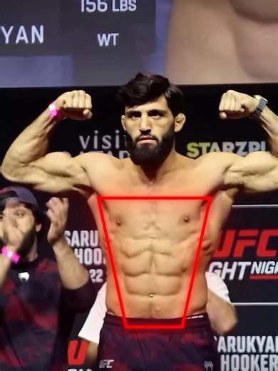 Dc proves muscles don’t win fights #mma