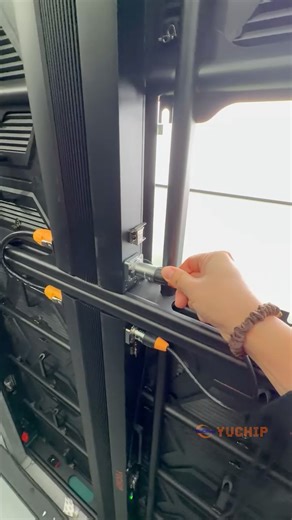 This outdoor LED screen was saved in one move.#yuchip #outdoorledscreen #troubleshooting #ledscreen