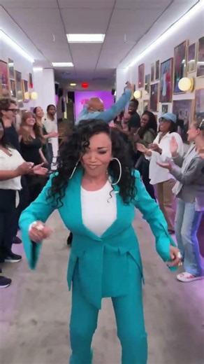 Guess who’s walking down the Tunnel?! It’s Tisha Campbell! ⚡️