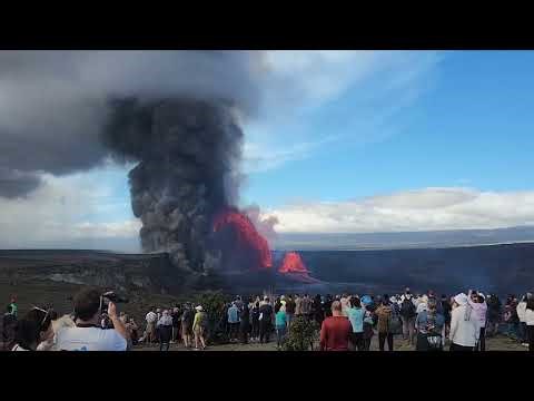 Spectacular lava fountains erupt at Kīlauea Volcano in Hawaii, USA