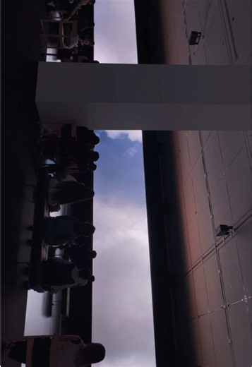 ＜RYUICHI SAKAMOTO SHIRO TAKATANI AMBIENT KYOTO - TOKYO＞ お仕事帰りにもどうぞごゆっくりと… .............................................. RYUICHI SAKAMOTO SHIRO TAKATANI AMBIENT KYOTO - TOKYO 会期：2026年8月28日（金）〜10月25日（日）／無休 会場：麻布台ヒルズギャラリー 開館時間：平日 10:00～19:00／土日祝日 10:00～20:00（最終入館は閉館の30分前） ※9月11日（金）のみ18:00閉館 🎫観覧料🎫｜販売中 平日：大人 2,200円（当日 300円） 土日祝：2,500円（当日 300円） ※前売は前日までに販売サイトでご購入ください ※高校生以下無料（生徒手帳をご提示ください） ※障害者手帳をお持ちの方（介助者の方1名含む）は無料 ※小学生以下のお客様は保護者の同伴が必要です ※販売サイトへは、下記URLよりアクセスいただけます。 https://ambientkyoto.com/ ......