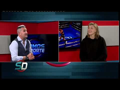 Juan Pablo Ferrari entrevistando a la campeona Gallo Amalia Mazzarello. Noticiero del 20 de Mayo