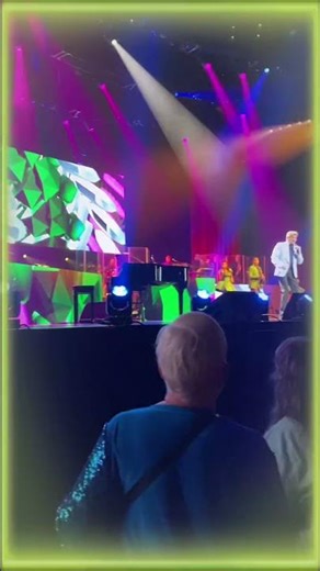 Barry Manilow Performs Copacabana Live