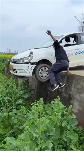 If you don't have good skills, you can make up for it with your strength #automobile #drivingreview