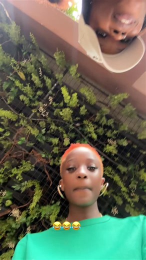 See What Happens When You live ur phone open 😂😂😂 Ekiki gwe #tiktok #shakirahug #trendingvideo