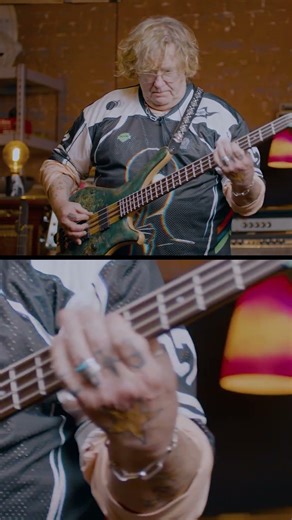 Stu Hamm plays 'Back Pocket' by Vulfpeck 💚