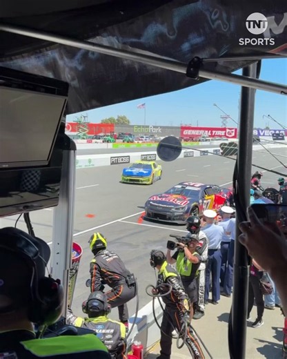POV of pit road here at Sonoma 👀🔥