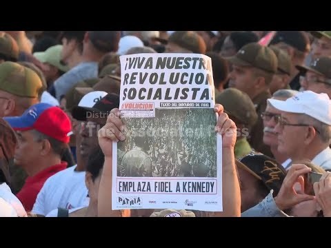 Tens of thousands of Cubans march to commemorate Labor Day