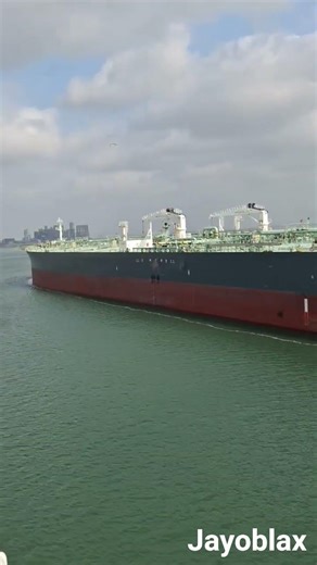 USA 🇺🇸 a suezmax oil tanker passing in Vallero terminal Corpus Christi.