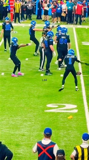 “It’s the Detroit Lions, CHARLIE BROWN” ​⁠ ​⁠#charliebrown #peanuts @charliebrown64 @detroitlionsnfl