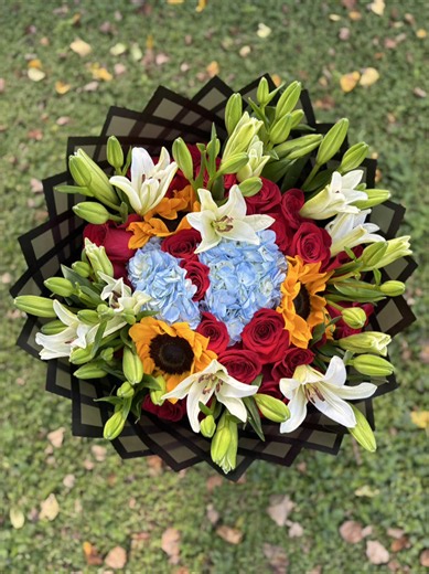 Beautiful mixed bouquet 💐 Instagram BryannasGarden 🧚🏼‍♀️ #rose #bouquet #flowers #fyp #lilies