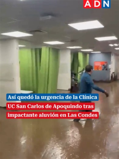El registro muestra el interior de la urgencia completamente inundado con agua de color café, en medio del sistema frontal que afecta a la región Metropolitana. #noticias #chile #noticiaschile #aluvion #lascondes