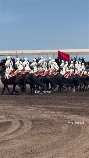 المقدم مهدي أنجار الله إجب سلام و تسير. #خيل #moroccanculture #horse