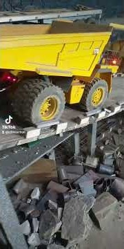 BIG Rigs Rescue Stuck 60-ton Track Dozer with CAT 777D