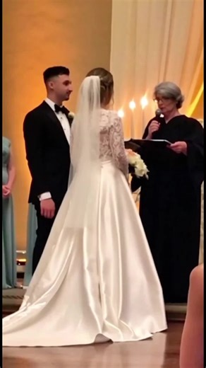 Bride’s dress failed and the whole wedding went into panic mode #microdrama #weddingtok #chaos #caughtoncamera #viralvideo