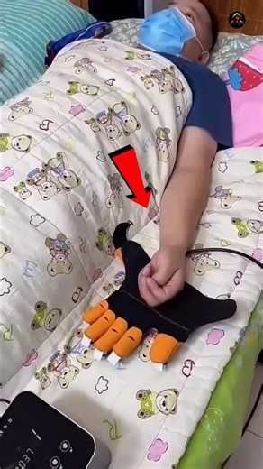 Hand trainer robotic gloves