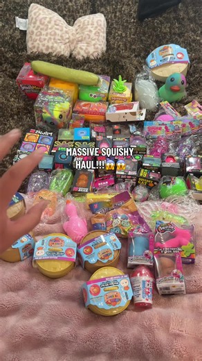 massive squishy haul!!! i can’t believe this!! thank you mama🩷 @Geneva_Lynn #squishyhaul #needoh #needohhaul #squishies #jumbosquishies