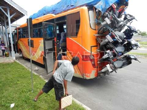 Worlds Most Dangerous Roads: Bus Driver Challenge The World's Most Difficult Routes