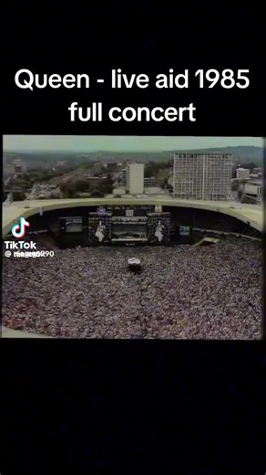 Freddie Mercury fans tribute: Queen band highlights
