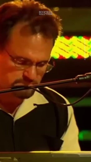 Phil Collins Performs His Tarzan Classic "You'll Be in My Heart" (2004)