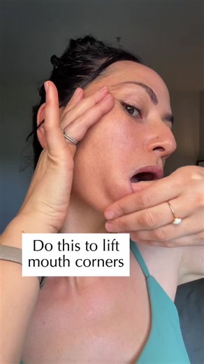Buccal massage is one of the deepest ways to release tension in the mouth, cheeks, and jaw because you’re able to work both inside and outside the muscles at the same time. A lot of tension gets stored in this area from clenching, facial expressions, chewing, talking, lip biting, nail biting, and everyday stress. Over time, this tension can affect circulation, lymphatic flow, and the way the face ages. And I know some people see this type of massage and think: “Why are you pulling the skin down?