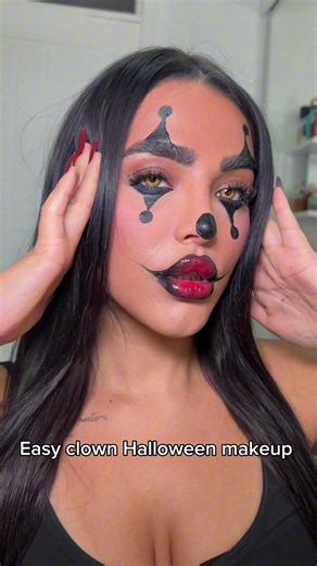 Easy Halloween clown makeup tutorial #halloweenmakeup #halloweentransition #clown #scarymakeup #halloweenlook