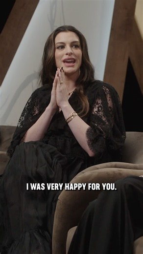 Anne Hathaway and Dakota Johnson break down how they filmed that viral make out scene in #Verity. https://t.co/K0iyBowaHI