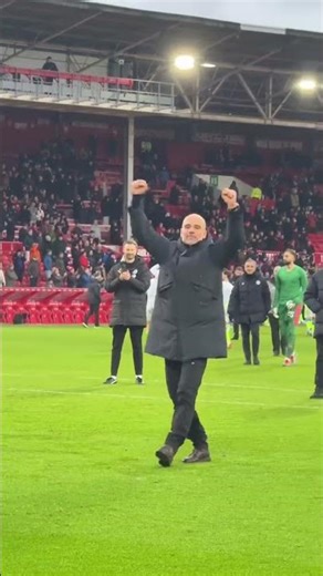 Pep Guardiola orchestrates the Manchester City fans as they sing his name 🎶