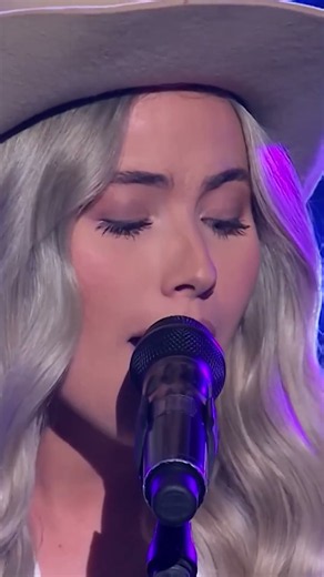 She Turned 'Anti-Hero' Into a Country Masterpiece! #thevoice #4chair #taylorswift