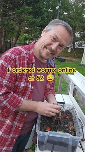 52 Years Old and These Worms Are Actually Surviving #WormBin #Composting #DIY
