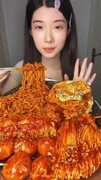 Spicy 🌶️🔥 chicken noodles 🍜, burgers 🍔, and spicy 🥵 crayfish 🦐🤤. #mukbang#asmr#@chinesfood9696