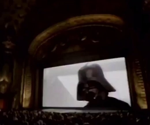 RT @ATRightMovies: The famous STAR WARS Pepsi ad from the 1990s.