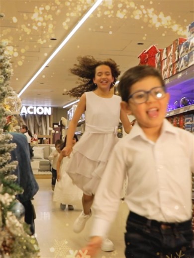 ¡ LLEGO LA ÉPOCA MÁS LINDA DEL AÑO A CORAL...EMPIEZA LA MAGIA DE LA NAVIDAD !🎅🎁❤️🎄 Ven HOY y conoce nuestras colecciones que están en tendencia y decora tu hogar a tu gusto y presupuesto. Siente la navidad en tu corazón, llena tu casa de amor y color. Nuestra Sala Navideña está lista, compra tooodo para decorar tu casa, oficina, negocio, lugar favorito y mucho más...🛒🥳 y lo mejor...#todoymásbarato 💰🏷 Visítanos HOY en nuestra sección navideña🛒👍 📍Estamos en Quito I Guayaquil I Cuenca I M
