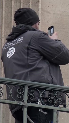 The Louvre installs security bars on balcony used for heist