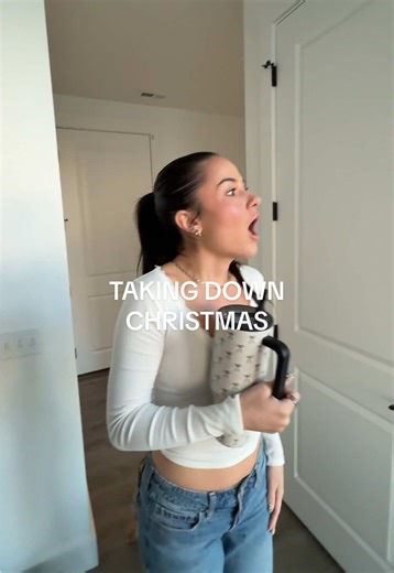 How to Take Down Christmas Decorations Easily